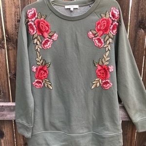 NWOT Green and roses embroidered pullover
